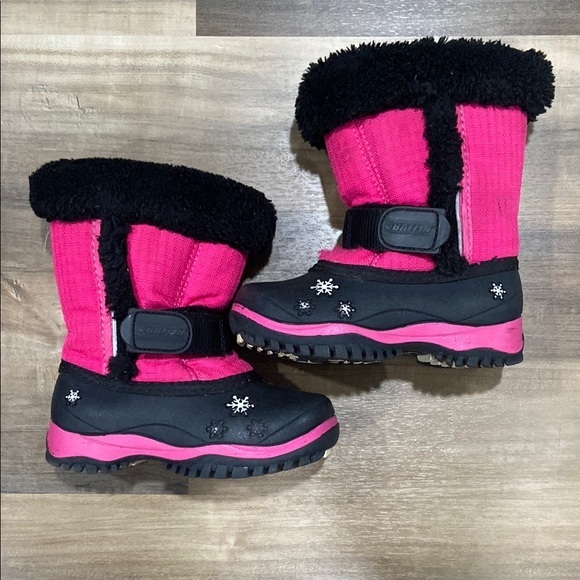 Pink and Black Winter Boots with Snowflake Design - Picture 1 of 5